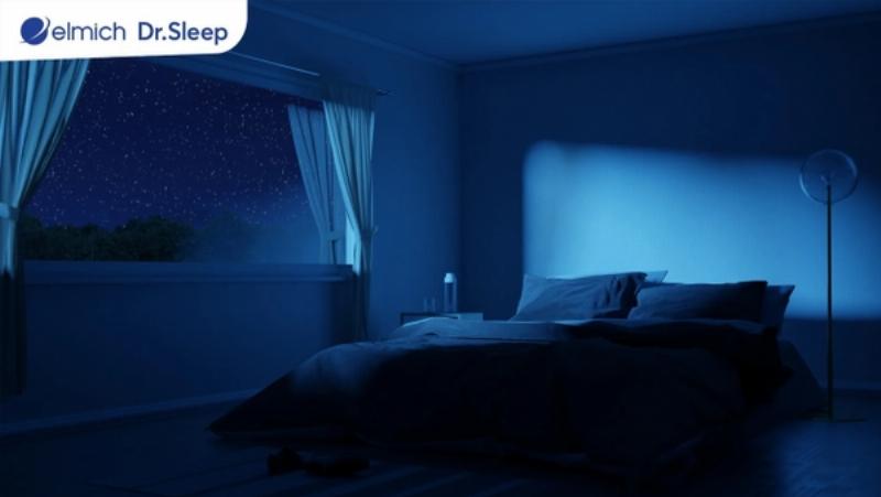 Không gian phòng ngủ lý tưởng với sự kết hợp hài hòa của nội thất, ánh sáng và cây xanh, tạo điều kiện cho giấc ngủ sâu và có ý thức
